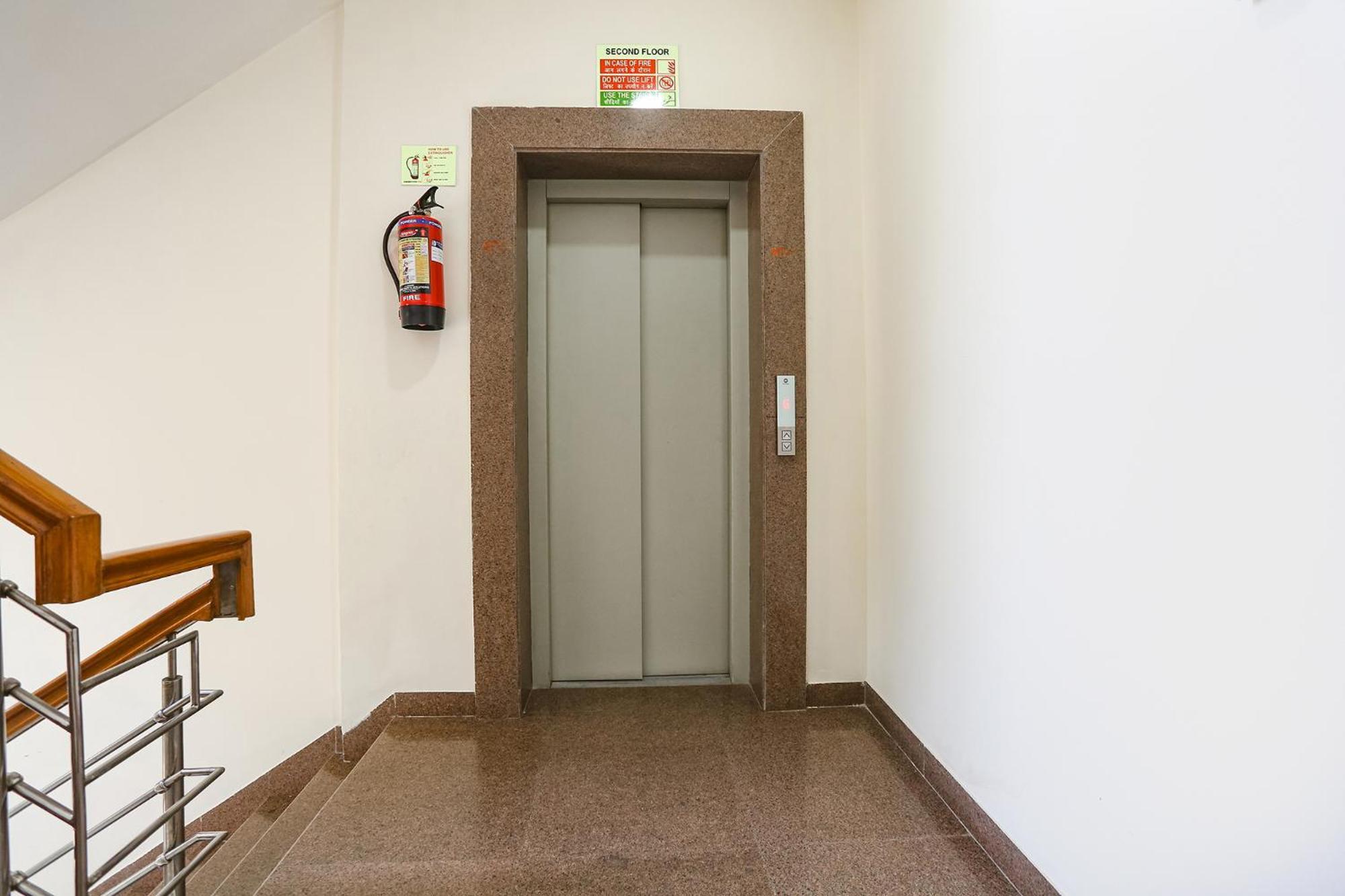 Fabhotel New Journey Hospitality Gurgaon Bagian luar foto