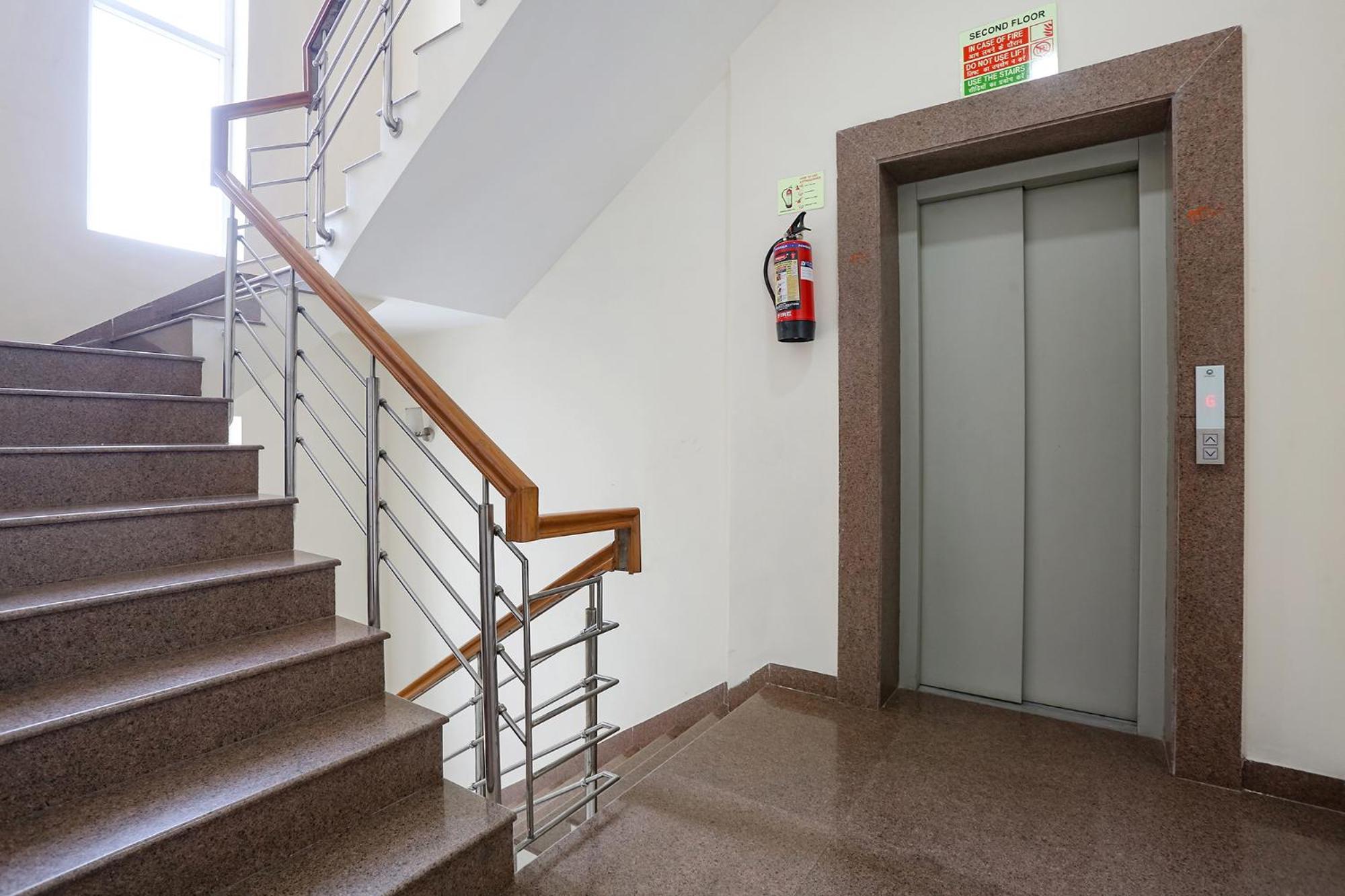 Fabhotel New Journey Hospitality Gurgaon Bagian luar foto